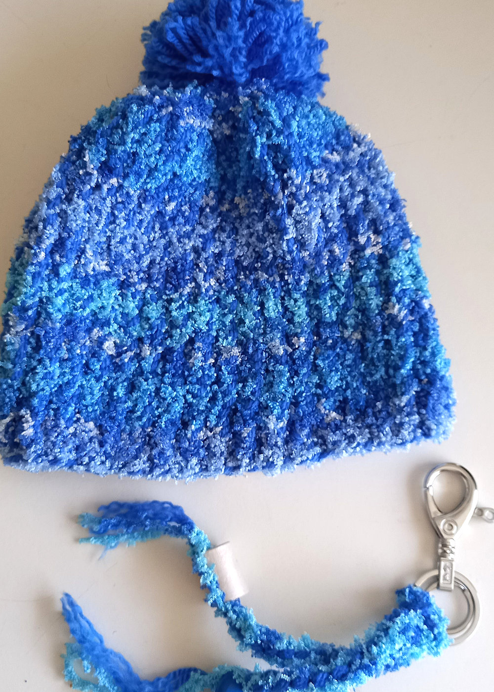 set gorro de punto & llavero - Imagen 3