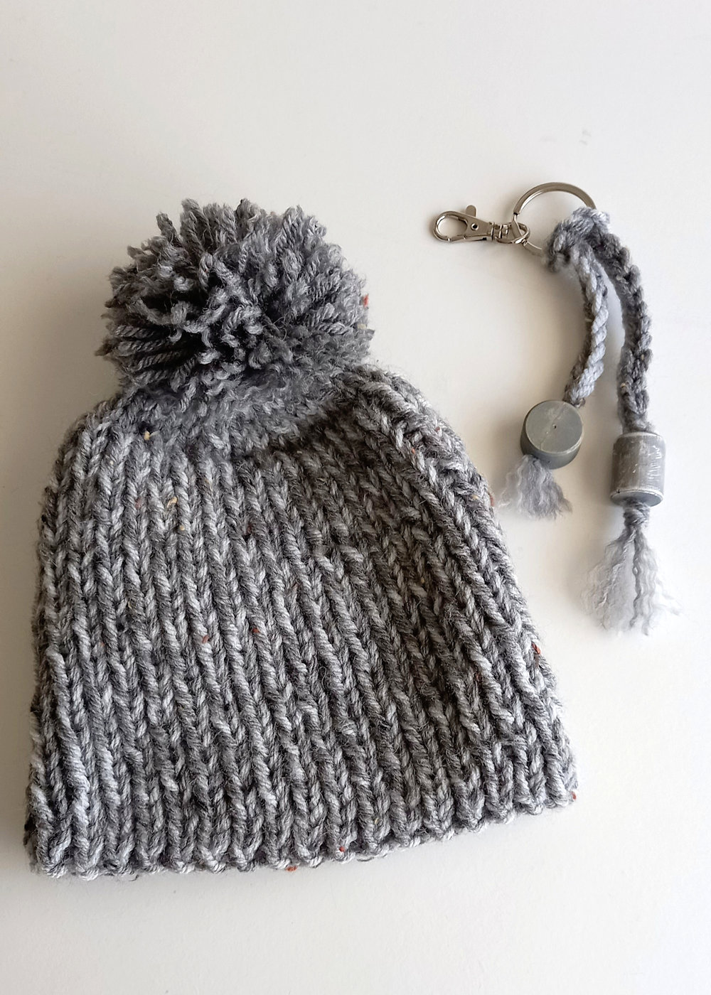 set gorro de punto & llavero - Imagen 2