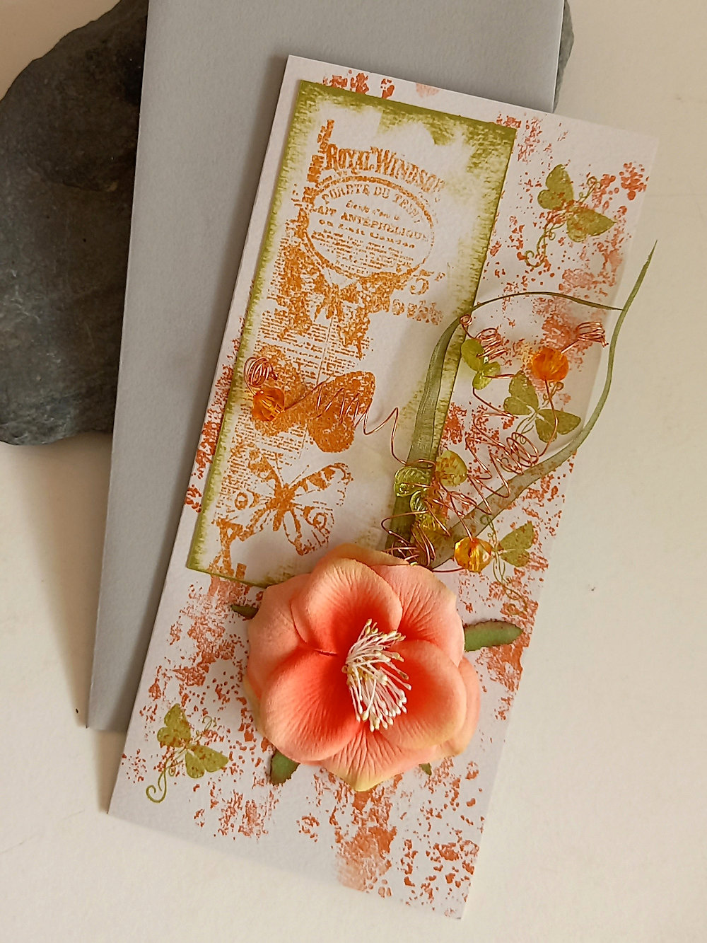 tarjeta de felicitación flor naranja suave