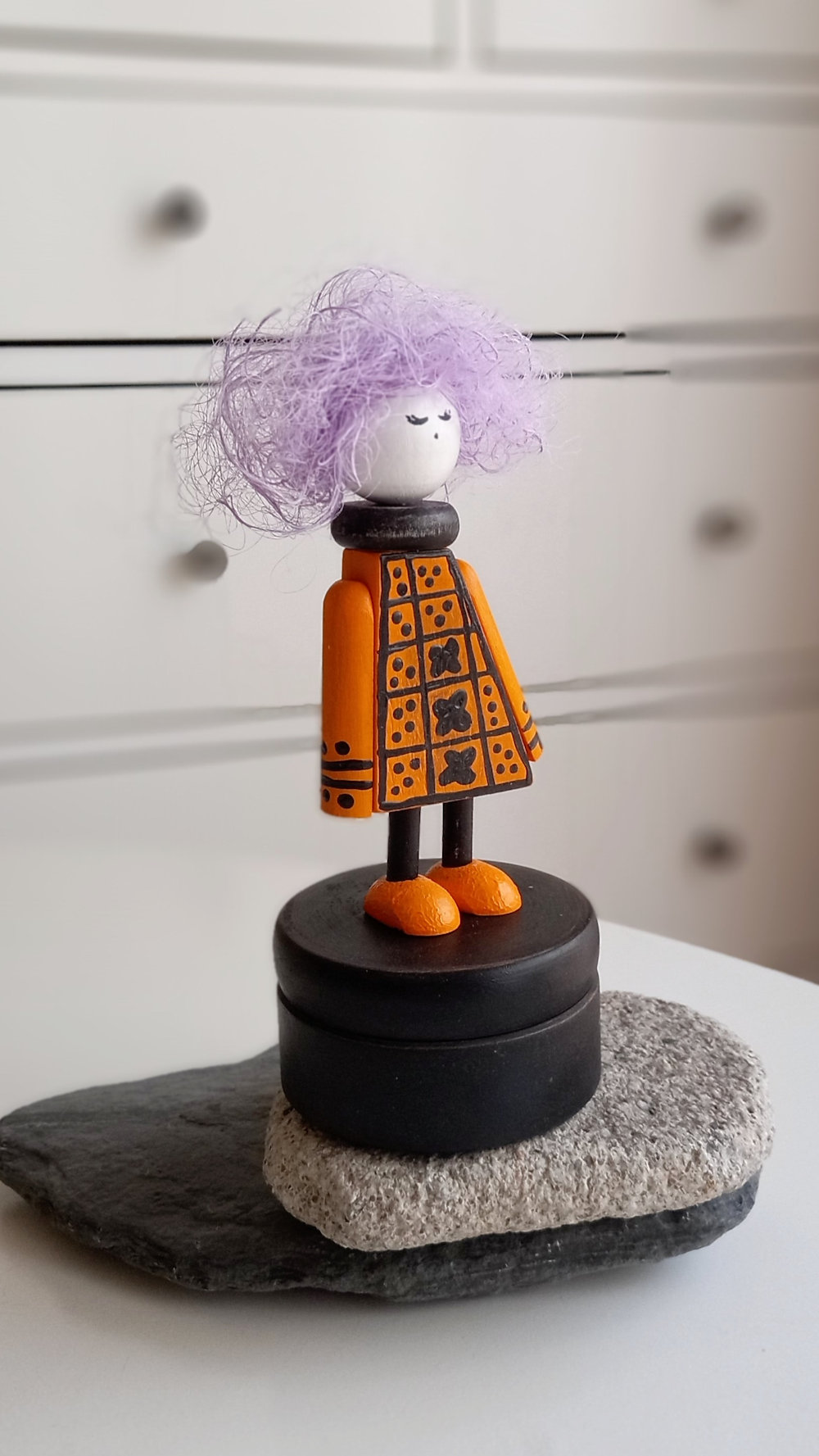 muñeca decorativa de bruja Violeta hermana menor