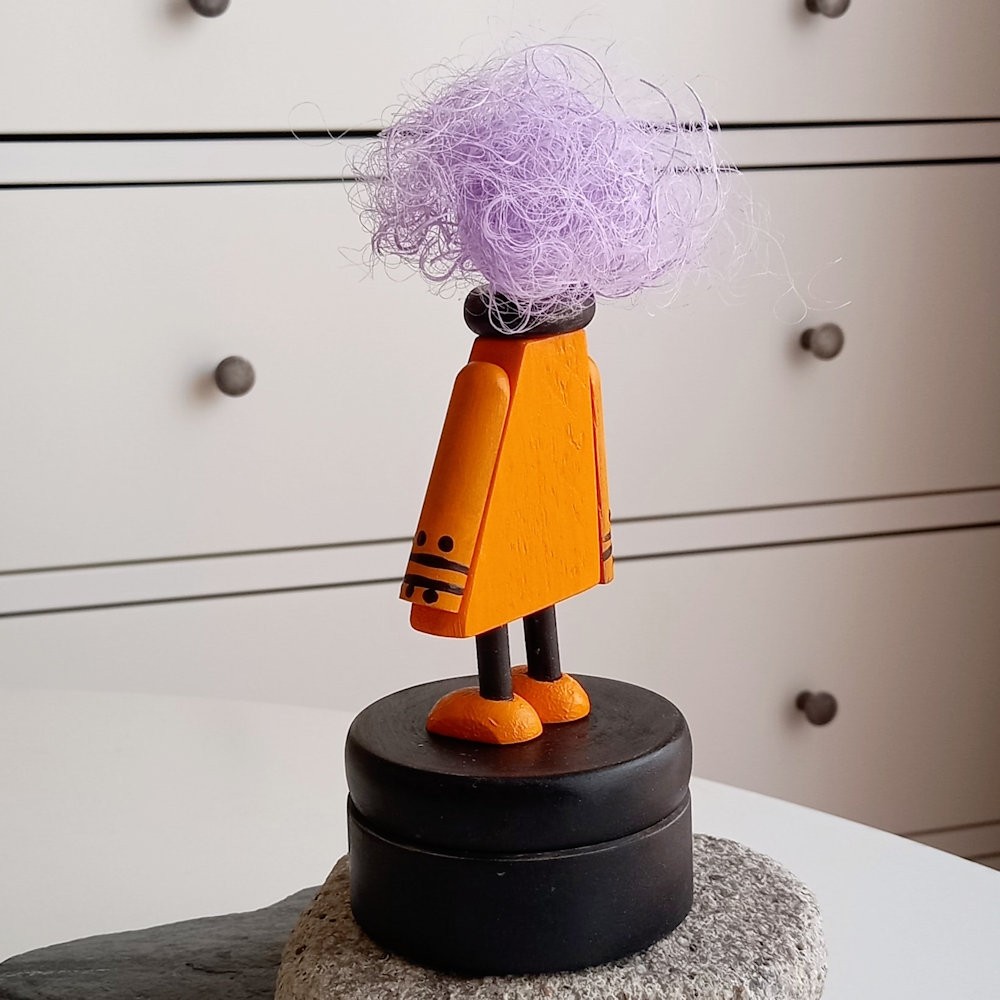 muñeca decorativa de bruja Violeta hermana menor - Imagen 13