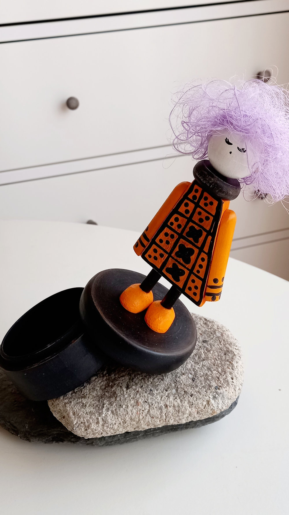 muñeca decorativa de bruja Violeta hermana menor - Imagen 11