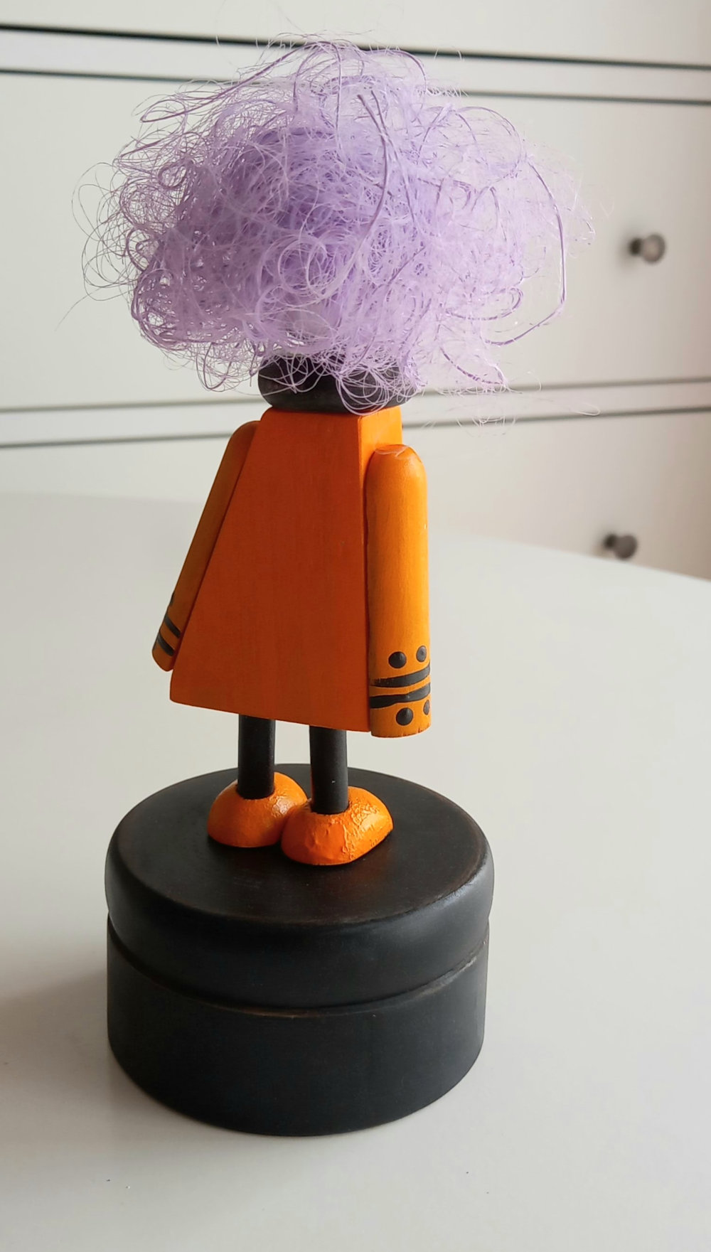 muñeca decorativa de bruja Violeta hermana menor - Imagen 5