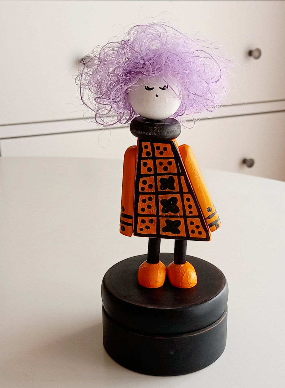 muñeca decorativa de bruja Violeta hermana menor - Imagen 7