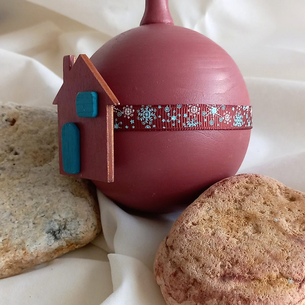 bola de Navidad casa rústica