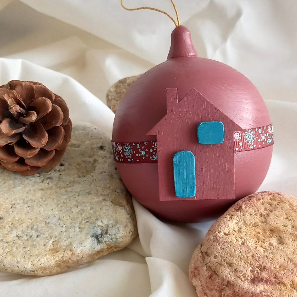 bola de Navidad casa rústica